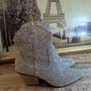 Betsey Johnson Size 9 Silver Rhinestone Boots